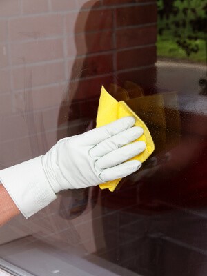 Laver ses vitres sans traces et de façon écoresponsable